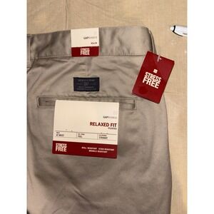 GAP KHAKIS Relaxed Fit Pleated Mens Pants 42x34 Stone Stress Free Nano Care
